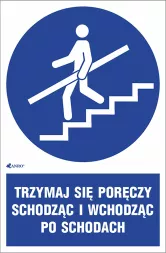 Znak informujący o konieczności trzymania się poręczy podczas wchodzenia i schodzenia po schodach. Składa się z piktogramu osoby na schodach trzymającej poręcz oraz napisu 
