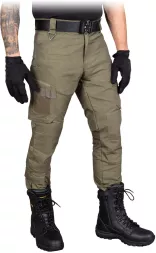 Spodnie taktyczne bojówki męskie w kolorze khaki, wykonane z elastycznego materiału rip-stop, z wieloma kieszeniami. Model RACK, do pasa, przeznaczone do zastosowań ochronnych i taktycznych.