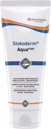 Tuba białego kremu do rąk Stokoderm Aqua Pure, zaprojektowana w kolorach biało-niebiesko-pomarańczowych. Na opakowaniu jest napisane, że krem jest hipoalergiczny i bezbarwny.