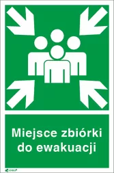 Zielony znak ewakuacyjny z białymi sylwetkami trzech osób i czterema strzałkami skierowanymi do środka. Pod grafiką napis „Miejsce zbiórki do ewakuacji”.