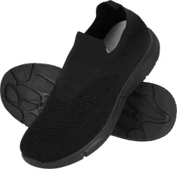 Czarne wsuwane buty sportowe męskie SAMI z lekką, elastyczną podeszwą i przewiewnym materiałem wierzchnim. Prosty, minimalistyczny design zapewnia wygodę i komfort noszenia.
